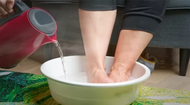Hot water for foot in hindi
