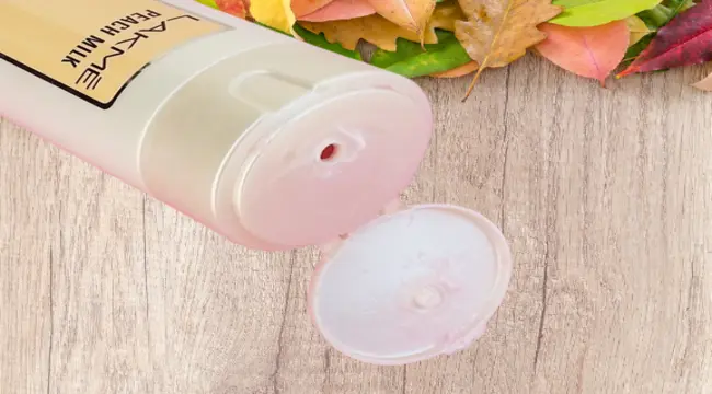 Lakme peach milk moisturizer review in hindi